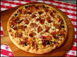 White Sauce, Mozzarella, Clams, Bacon, Parsley Garnish